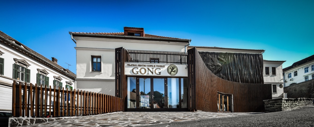 Teatrul Gong va fi iluminat în turcoaz-albastru pentru copiii dislexici